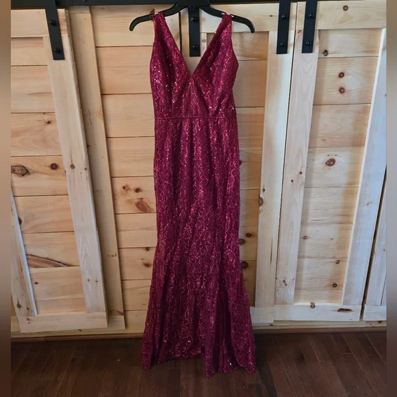 Elegant Burgundy Lace Evening Gown Size Large - Picture 2 of 10